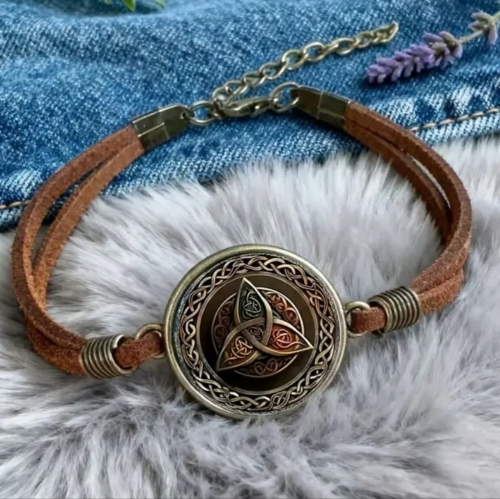 Triquetra Leather Bracelet with Bronze Accents - Picture 2 of 6